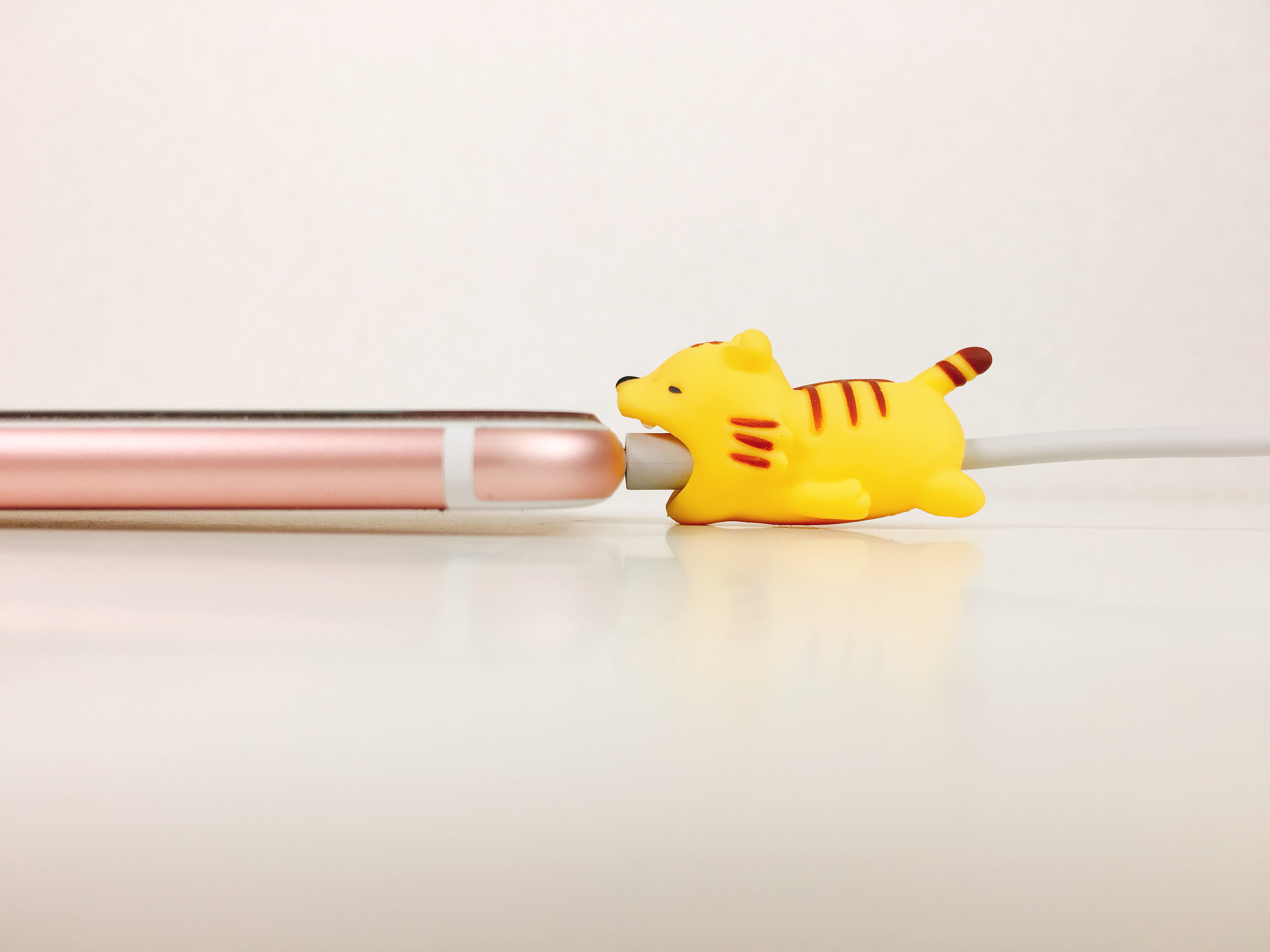 iPhoneに噛みつかせてみる