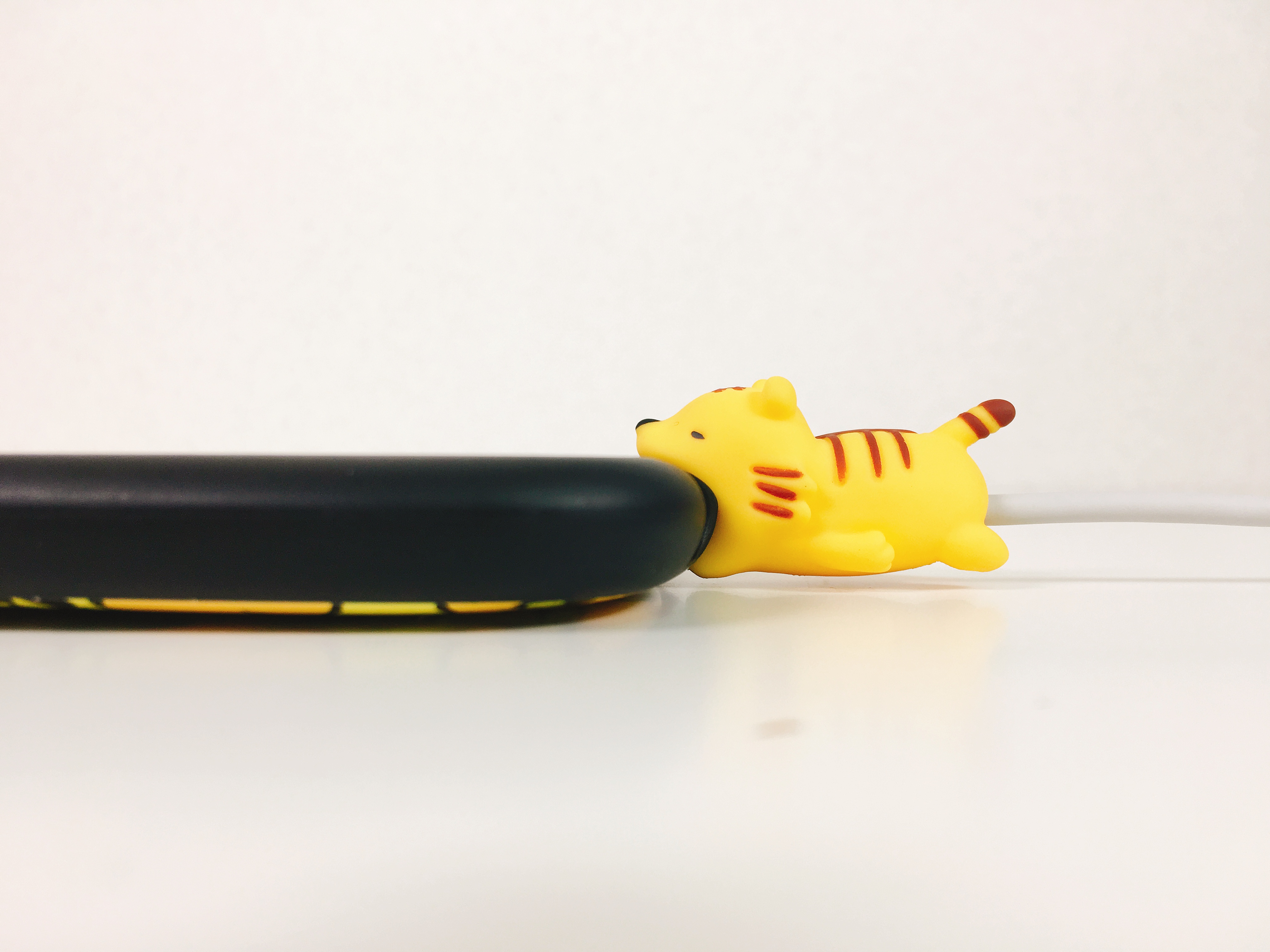 iPhoneに噛みつかせてみる