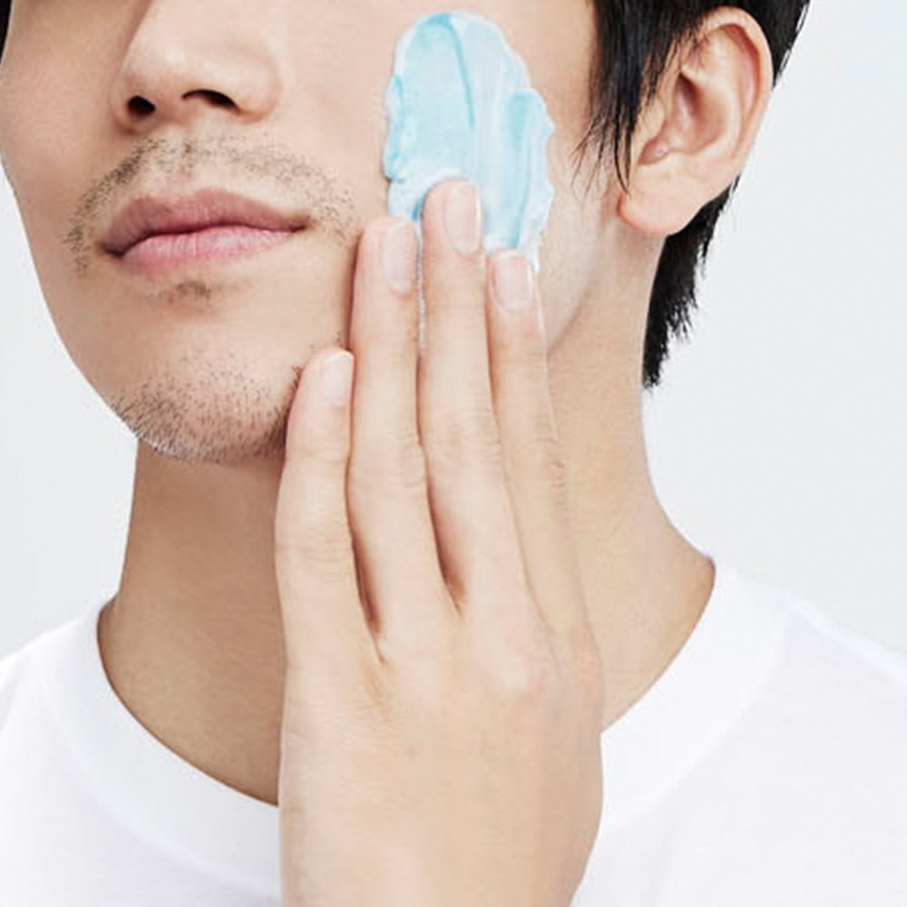 STEP3:シェービングフォーム・ジェルを塗る