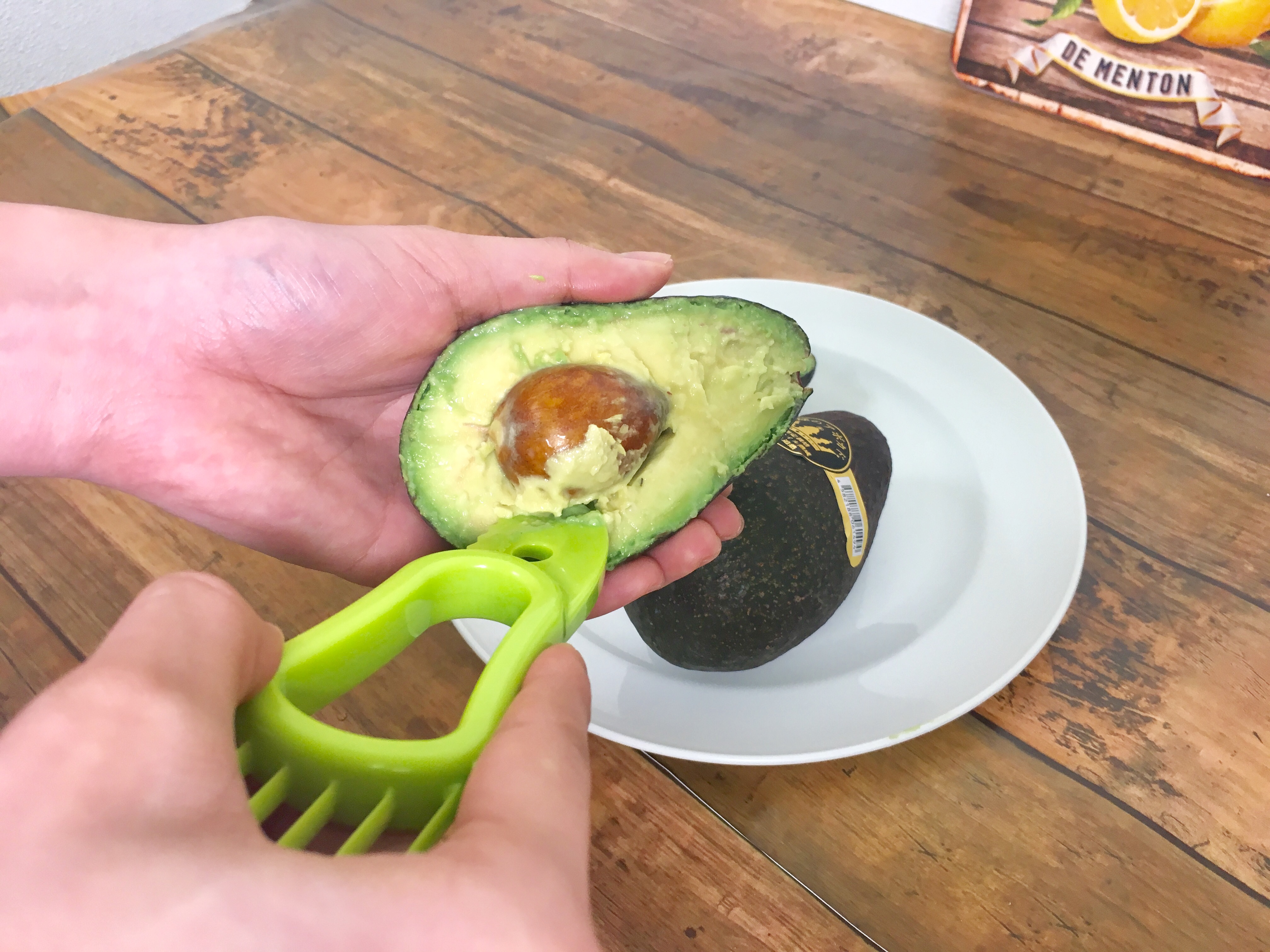 種も簡単に取り出せたけど、スプーンのほうがやりやすいかも?