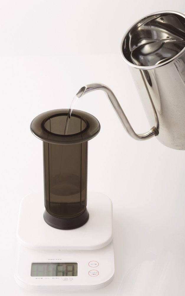 STEP1:お湯を注いでコーヒー豆を蒸らす