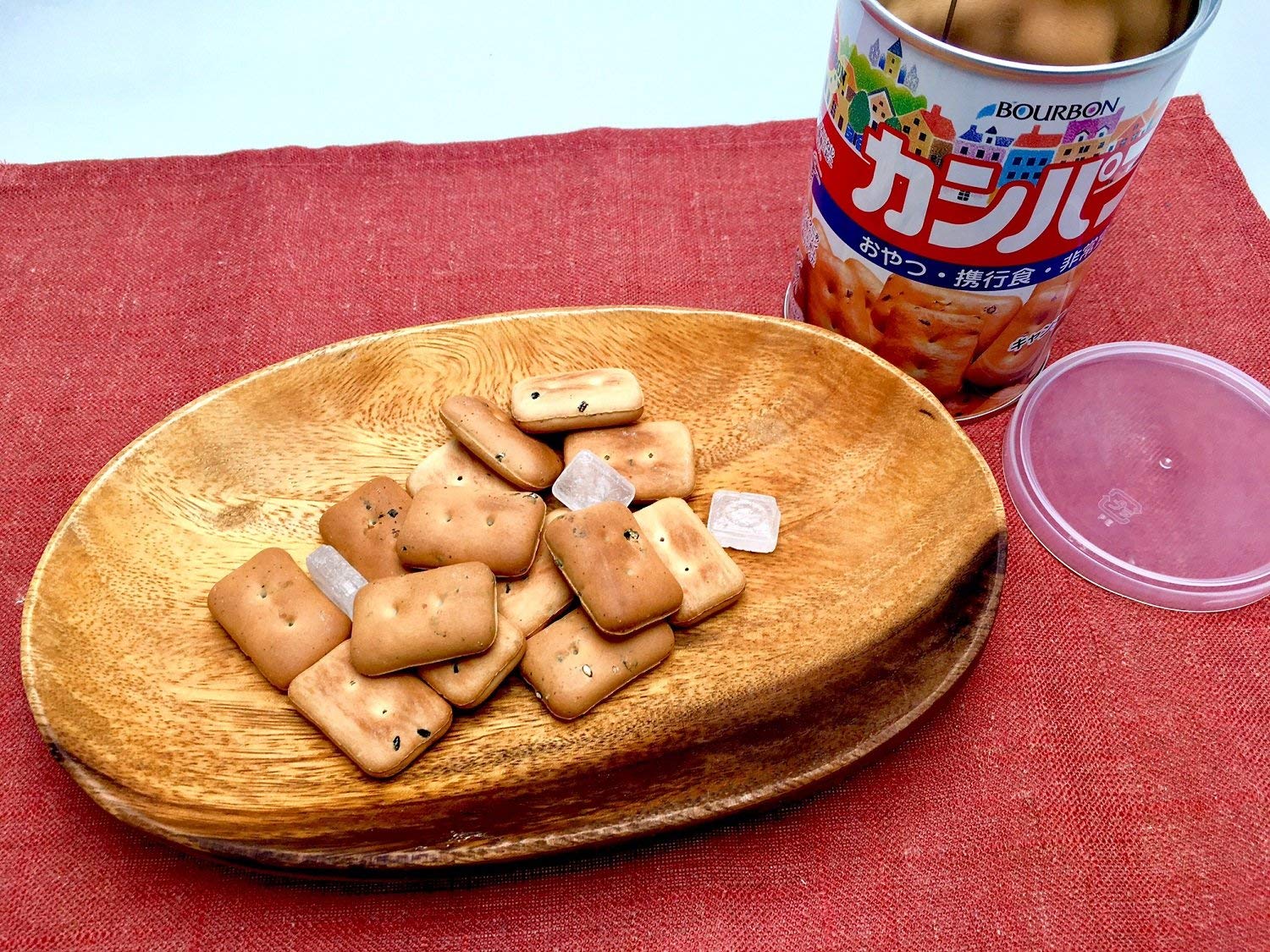 乾パンは食べやすいように工夫されている