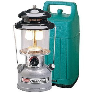 キャンプ好きに愛されるガソリンランタン
