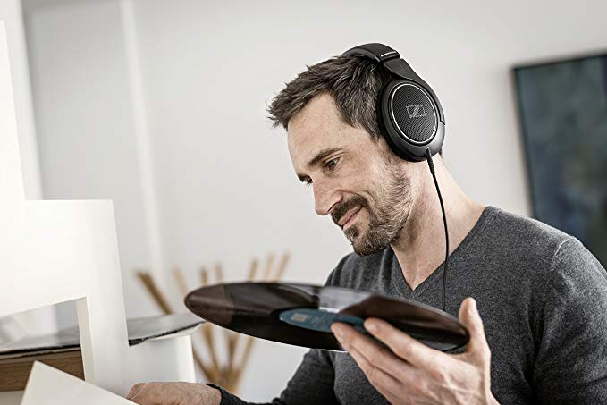 ヘッドホンで自然な音の広がりを楽しみたい