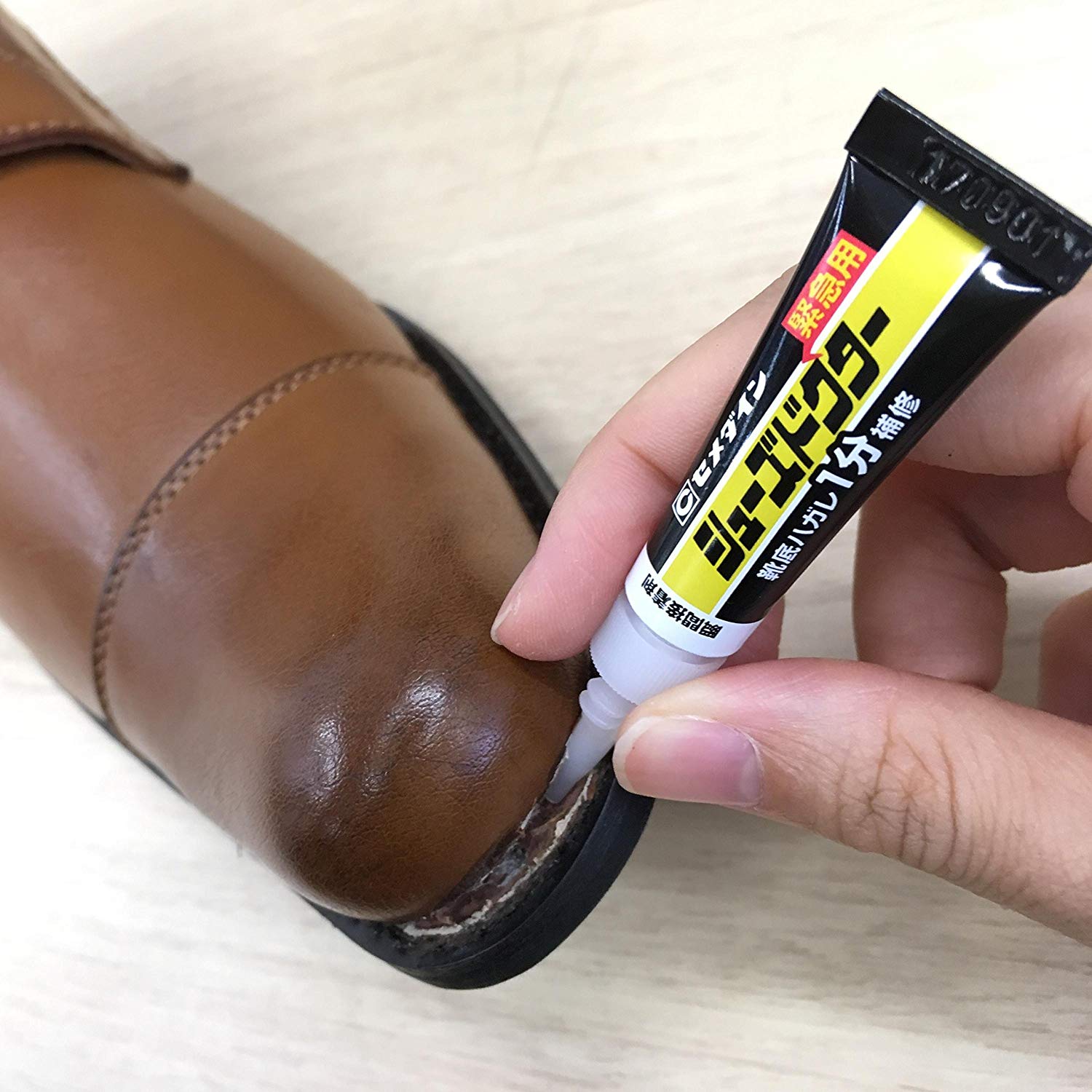 STEP1:接着剤を丁寧に塗る