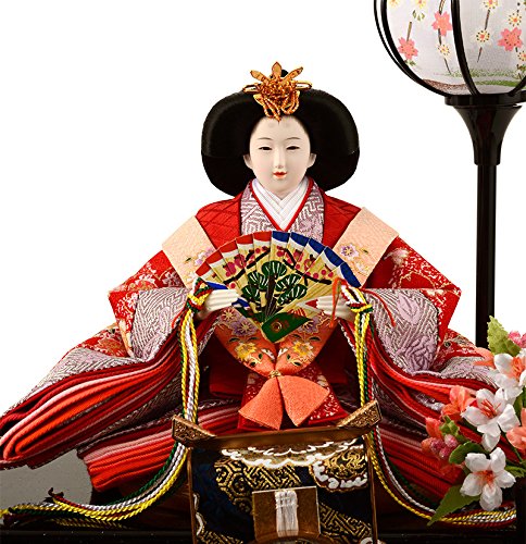 豪華な見た目の衣装着人形
