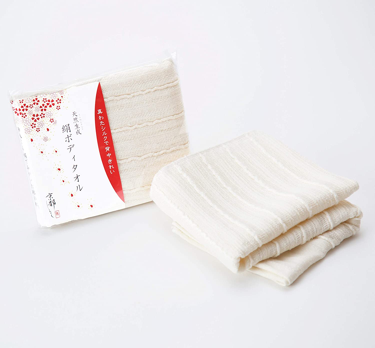 細かい繊維で毛穴の汚れも落としやすい絹製