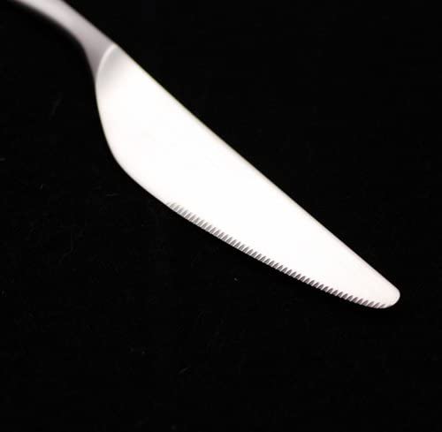 肉料理には繊維質を切れる波刃のナイフ
