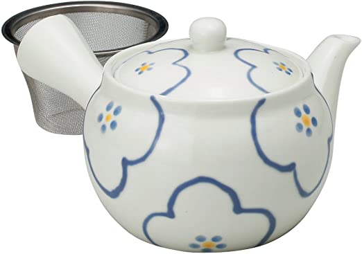 お茶のにおいが移りにくく本来の香りを楽しめる磁器製