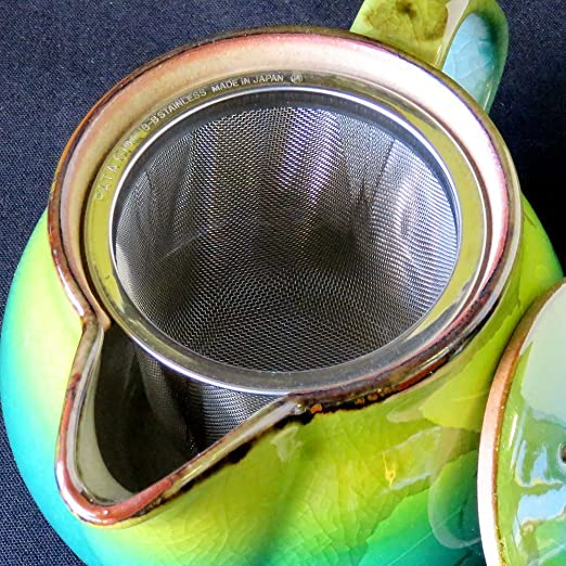 細かい茶葉にも対応できる網茶こしタイプ