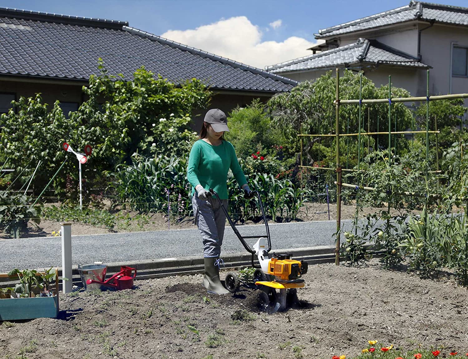 高馬力で硬い土地を耕せるガソリン式