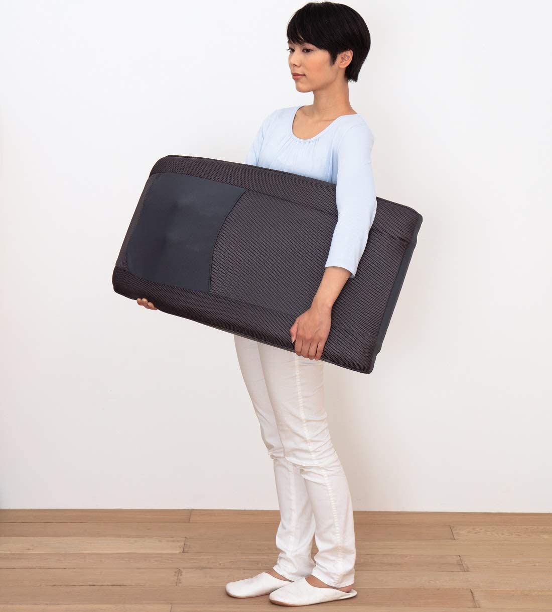 コンパクトな折りたたみ式なら持ち運びしやすい