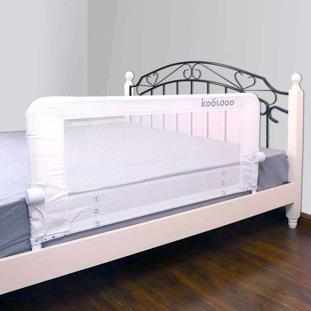 大人用のベッドで添い寝できるフェンスタイプ