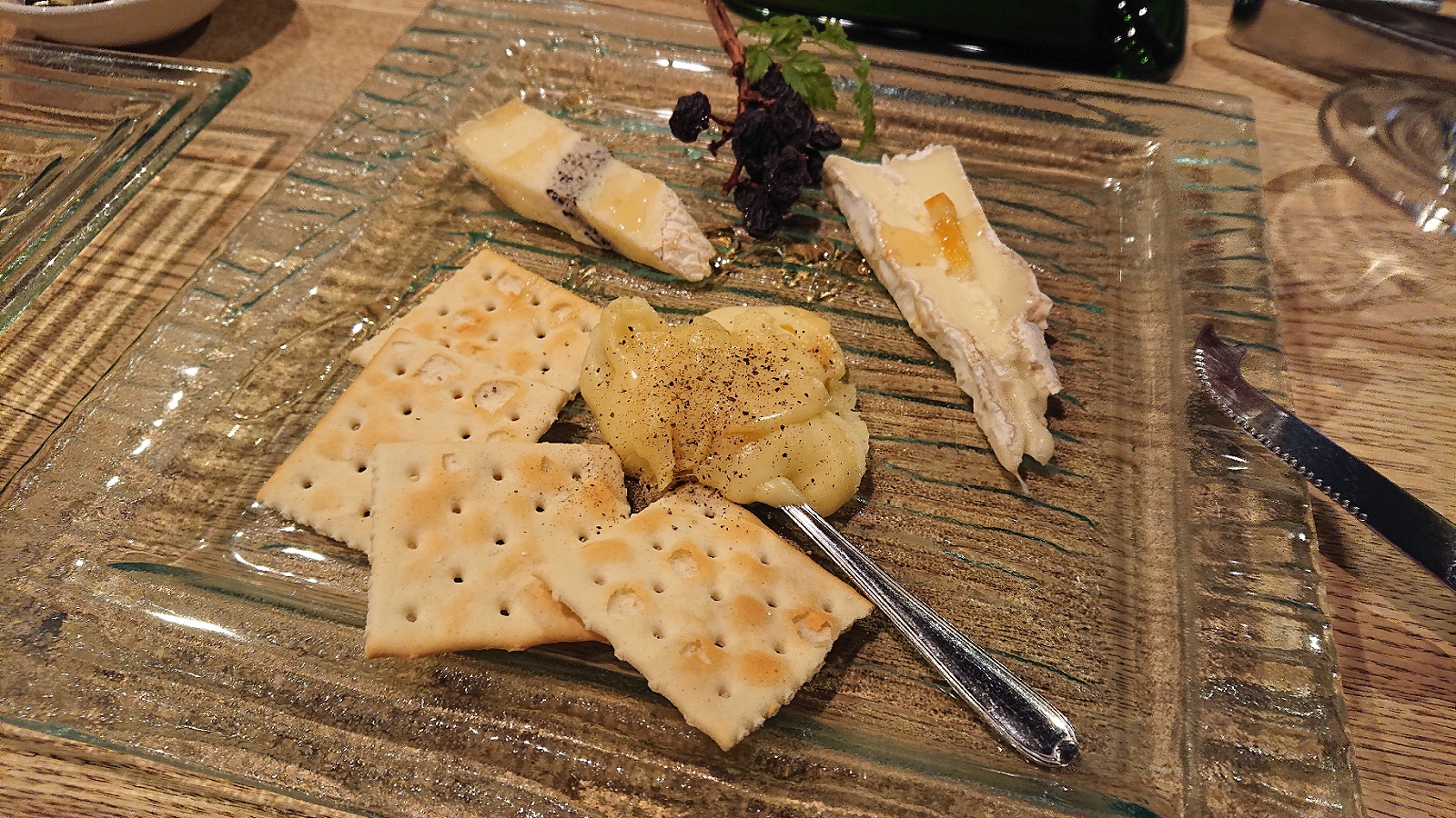 「シェーブルチーズ」は熟成度合いによって食べ方を変えられる