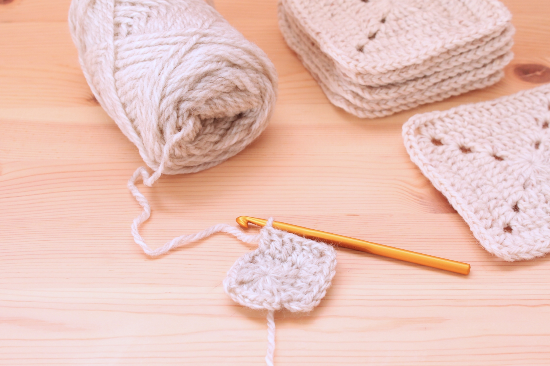 個性豊かな編み目を表現できる「かぎ針編み」