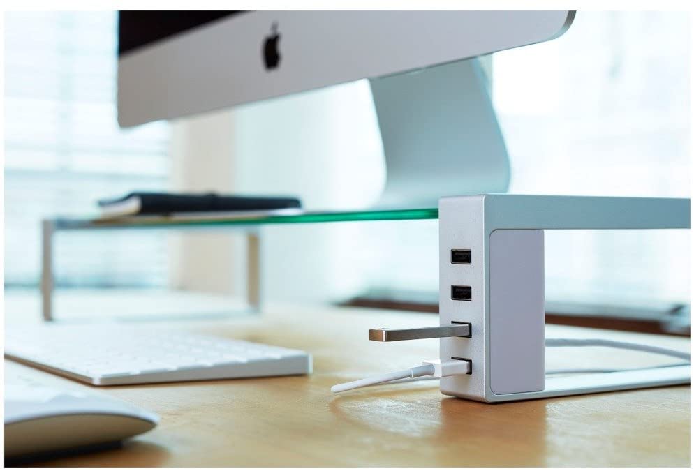 USBポート・コンセント付きはスマホやタブレットの充電に便利