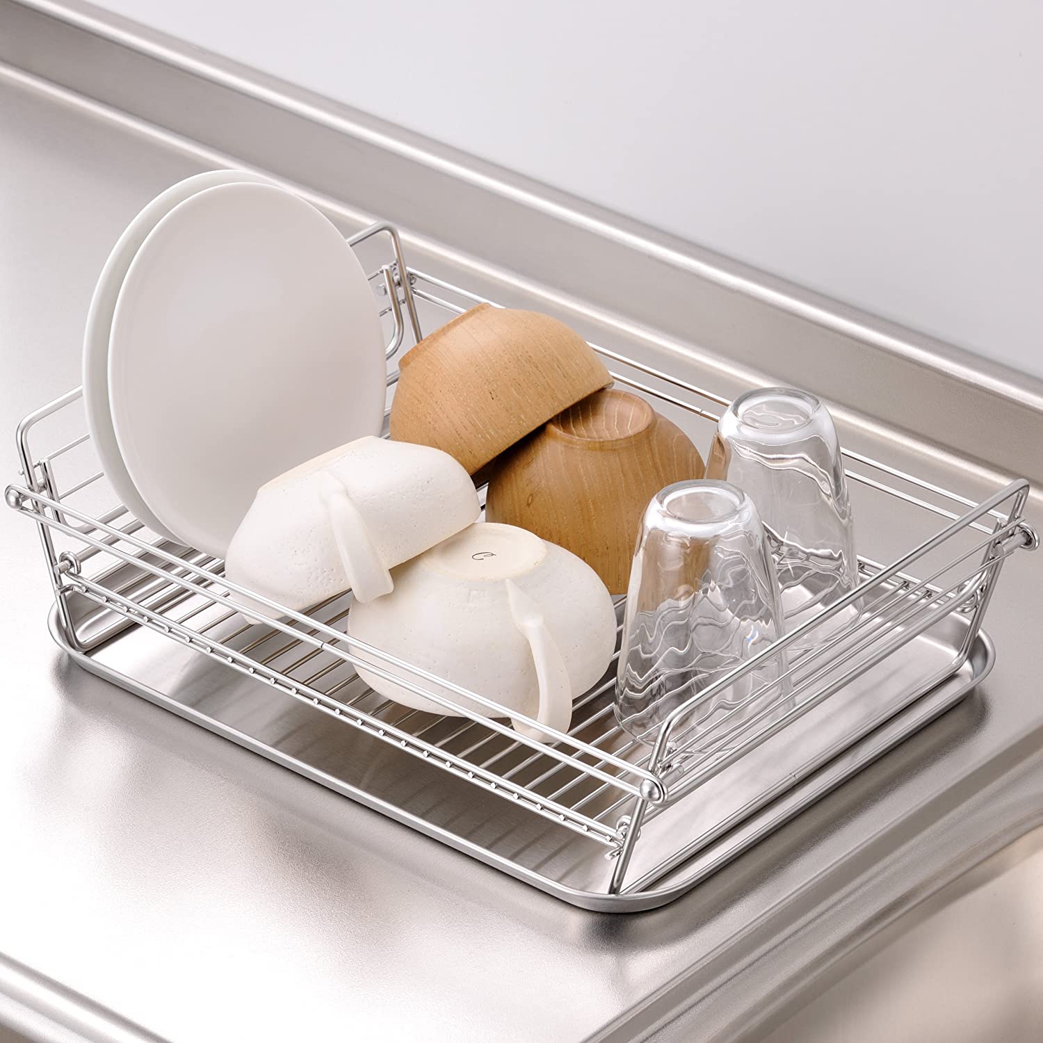 カゴタイプ：食器や調理器具を一度にたくさん乾かしやすい