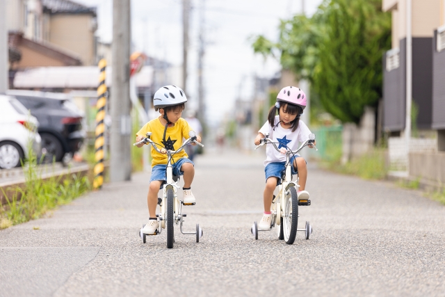 子どもは自転車に乗るときヘルメットが必要？