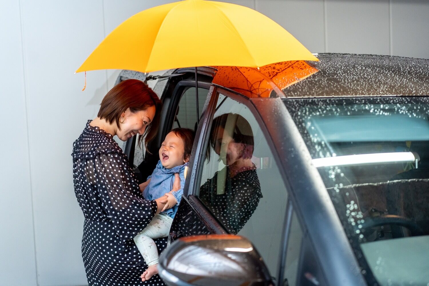 ●「Choito」は傘を車に固定！両手が空くから乗り降りラクラク