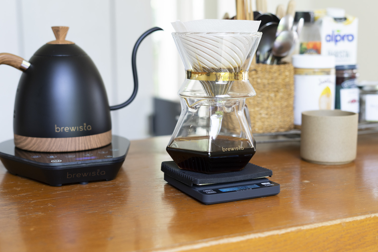 コーヒーの時間を上質なものにする…すっきりデザインのドリッパーとサーバーをチェック