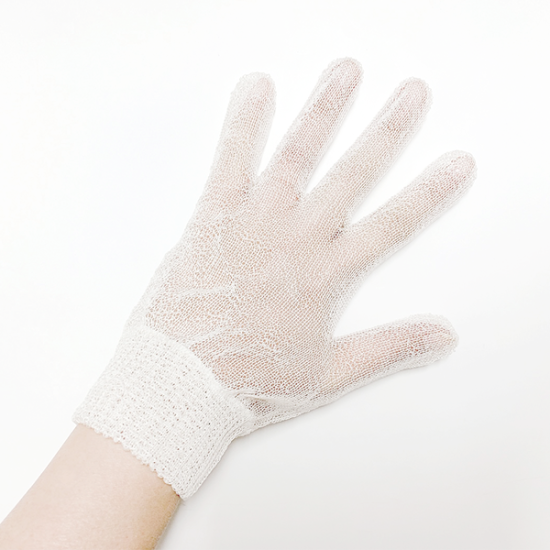 特殊加工糸のシルク製手袋をご紹介。お休み時のハンドケアにもおすすめ